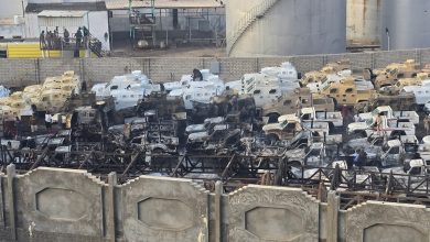 صورة سجال في مواقع التواصل بعد الضربة الجوية لميناء المكلا اليمني