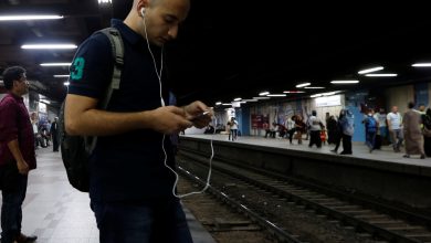 صورة الجمارك تشعل المنصات في مصر بعد إلغائها إعفاء هواتف المغتربين