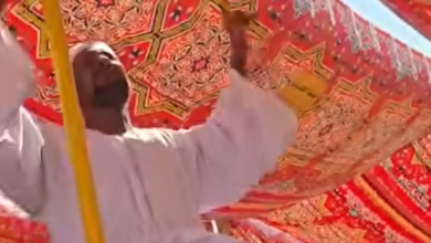 صورة “لا أريد جزاء ولا شكورا”.. أب سوداني يعفو عن قاتل ابنه في مشهد ملهم