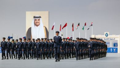 صورة كرّمه أمير قطر وغاب الأب.. شاب من غزة يتصدر خريجي المبتعثين العرب في كلية الشرطة