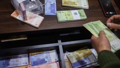صورة استقرار سعر صرف الليرة السورية مقابل الدولار