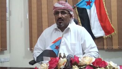 صورة أين الزبيدي؟ الحكومة و”الانتقالي” تعلقان