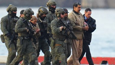 صورة النفط والسلطة.. كيف مهّد عمالقة الطاقة الأميركيون لاعتقال مادورو؟