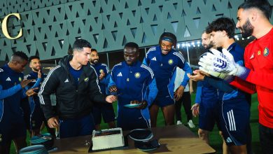 صورة فيديو.. رونالدو يمازح ساديو ماني بعد عودته من كأس أفريقيا