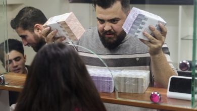 صورة ارتفاع سعر صرف الليرة السورية مقابل الدولار اليوم الأربعاء