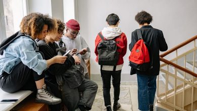 صورة لماذا يعاني شباب أوروبا من ضغوط نفسية أكبر مقارنة بالأجيال الأكبر سنًا؟