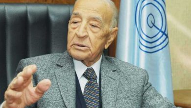 صورة رحيل “شيخ الإذاعيين” المصري فهمي عمر عن 98 عاما