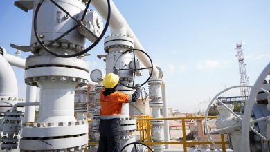 صورة إنتاج النفط العراقي يهوي 60% إثر تداعيات حرب إيران
